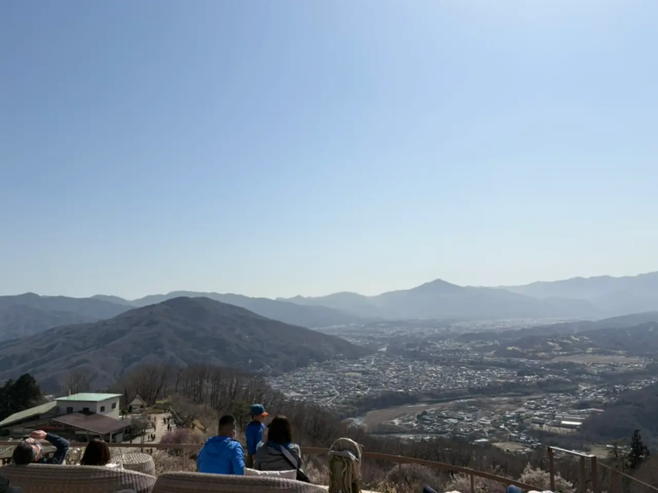 SUSABINOテラスと秩父の山々